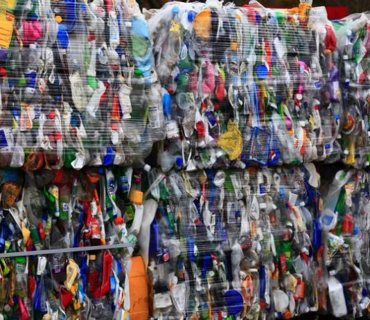 Rifiuti: dal MiTe 27 milioni di euro per gli eco-compattatori “mangiaplastica”